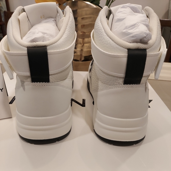 Givenchy G4 High-Top Sneakers - Picture 2 of 10